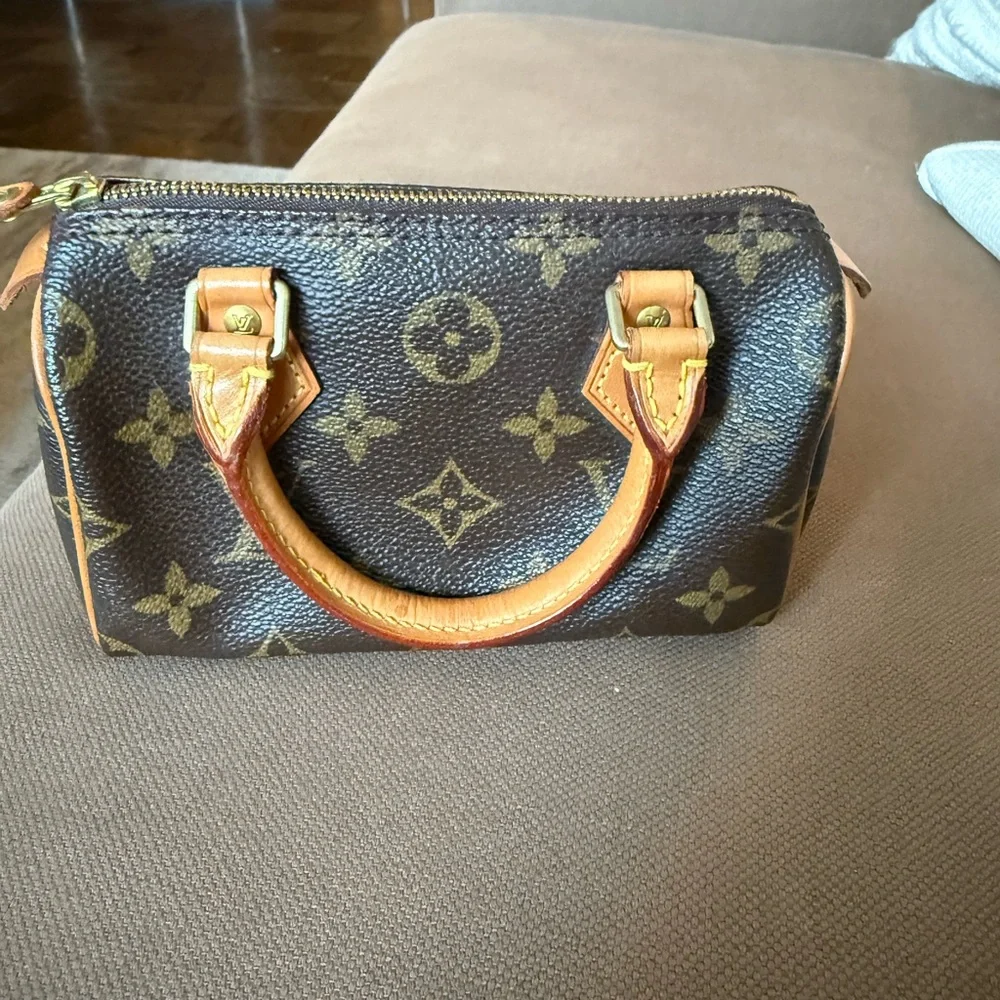 Louis Vuitton Mini Monogram Speedy Bag - Picture 2 of 9